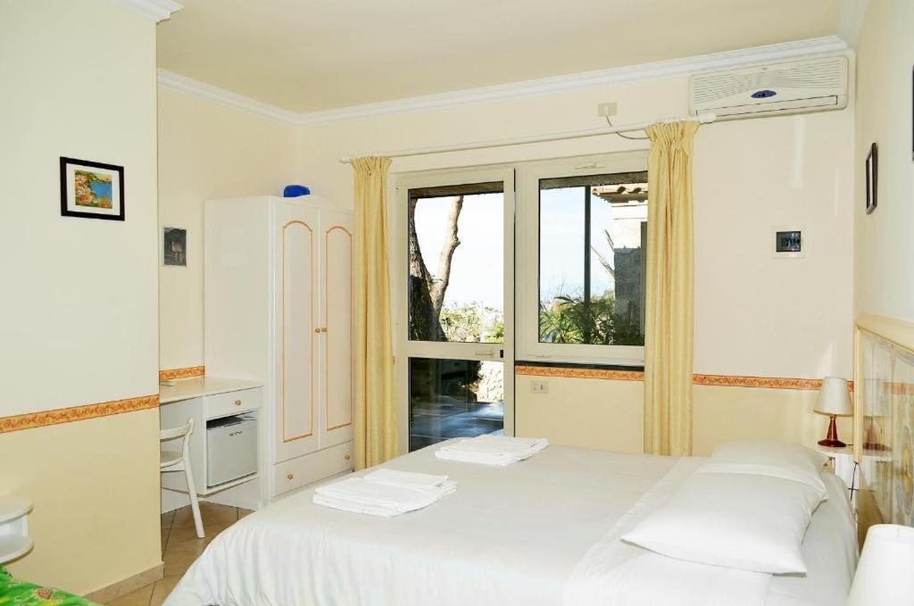 Le Ginestre Di Capri Bb & Holiday House Анакапри Экстерьер фото