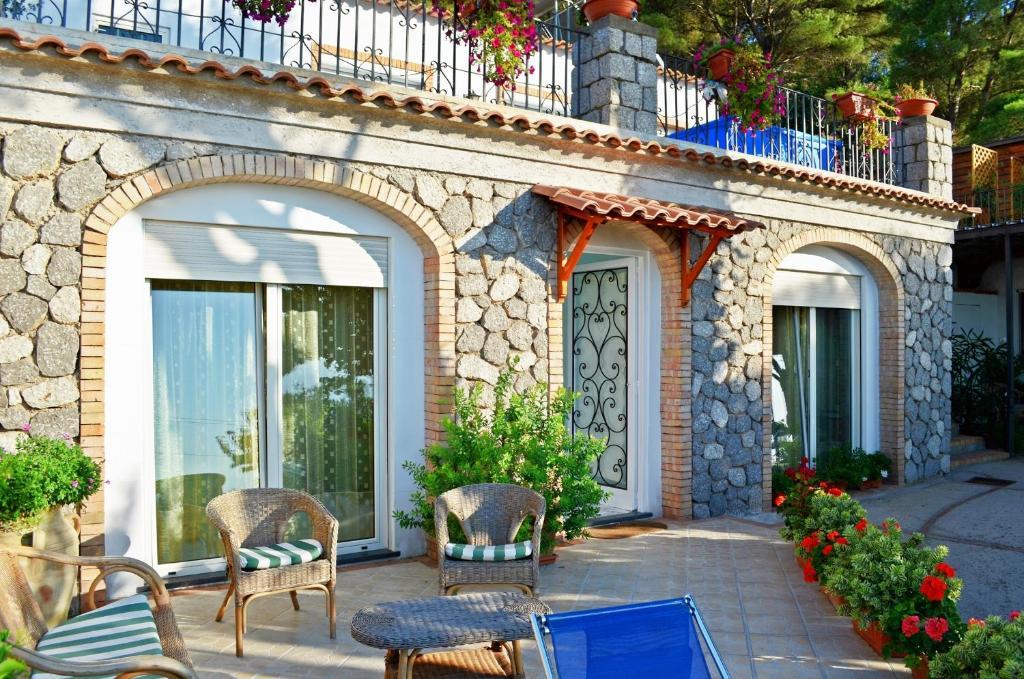 Le Ginestre Di Capri Bb & Holiday House Анакапри Номер фото