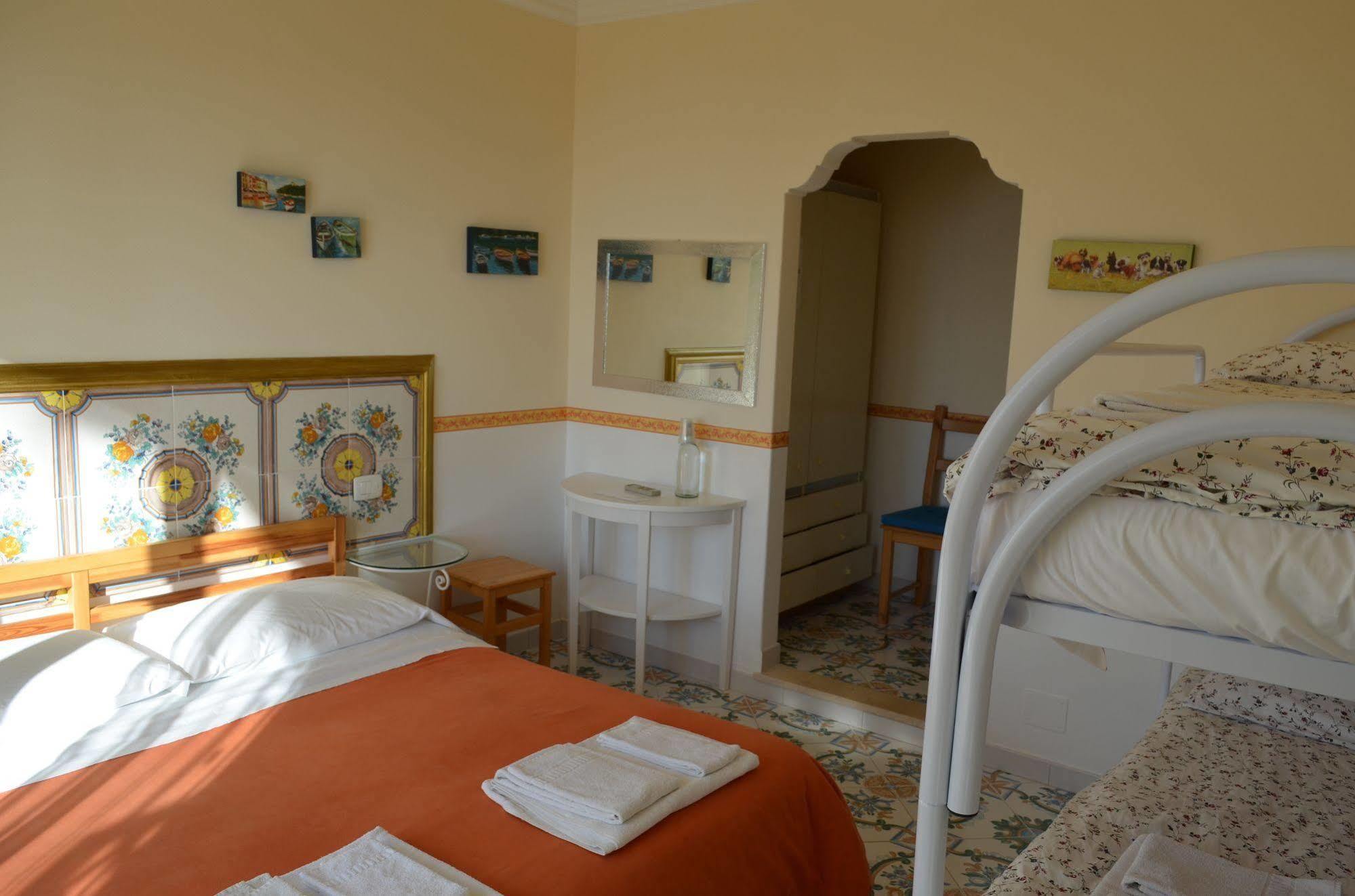 Le Ginestre Di Capri Bb & Holiday House Анакапри Экстерьер фото