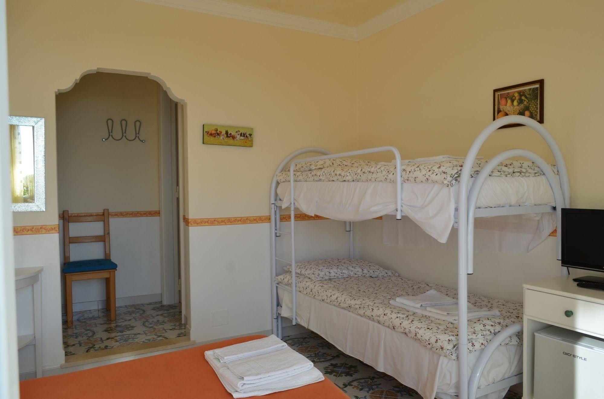 Le Ginestre Di Capri Bb & Holiday House Анакапри Экстерьер фото